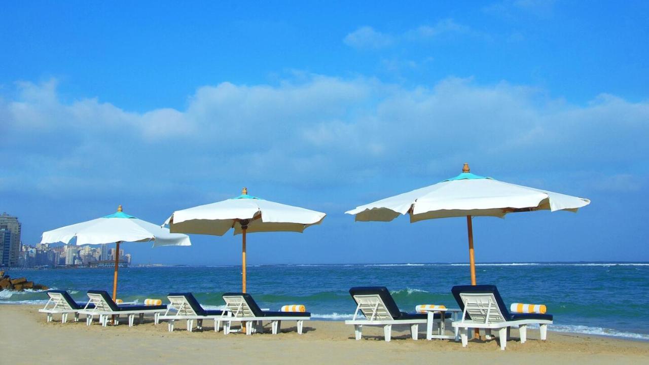 Sea & Garden View At Al-Muntazh Towers - إطلاله علي البحر و حدائق قصر المنتزه Appartamento Alessandria Esterno foto