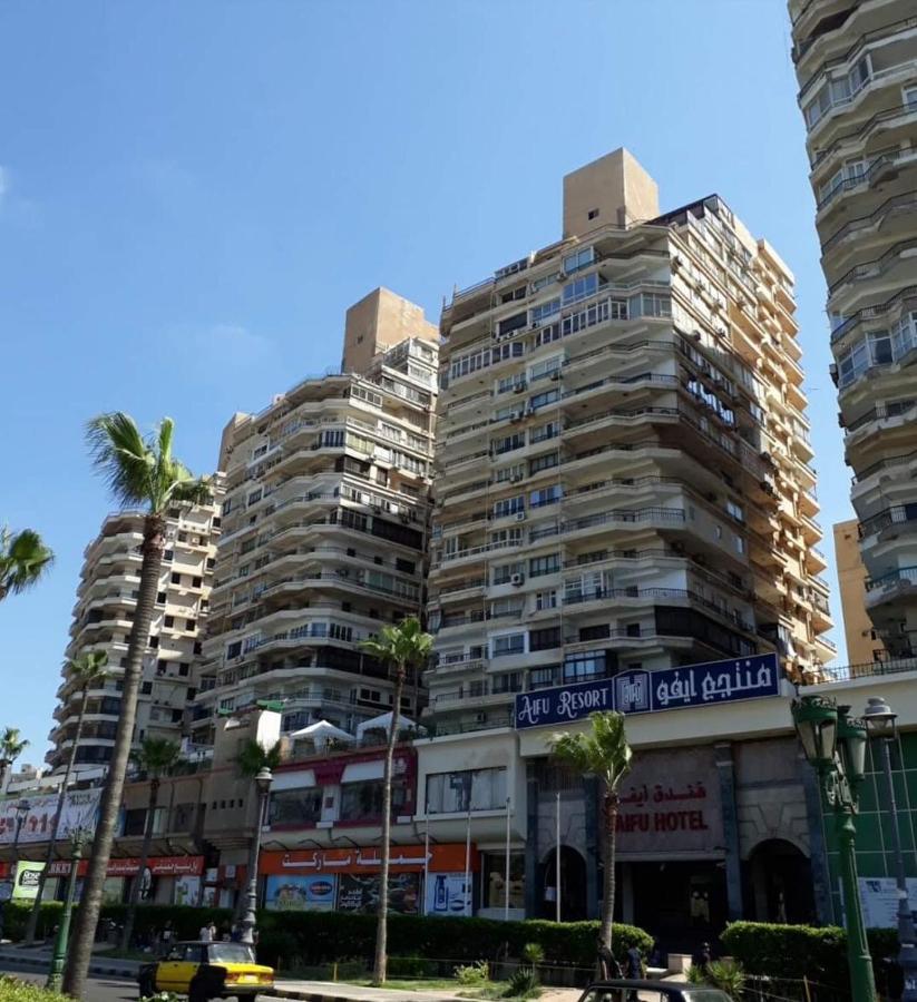 Sea & Garden View At Al-Muntazh Towers - إطلاله علي البحر و حدائق قصر المنتزه Appartamento Alessandria Esterno foto